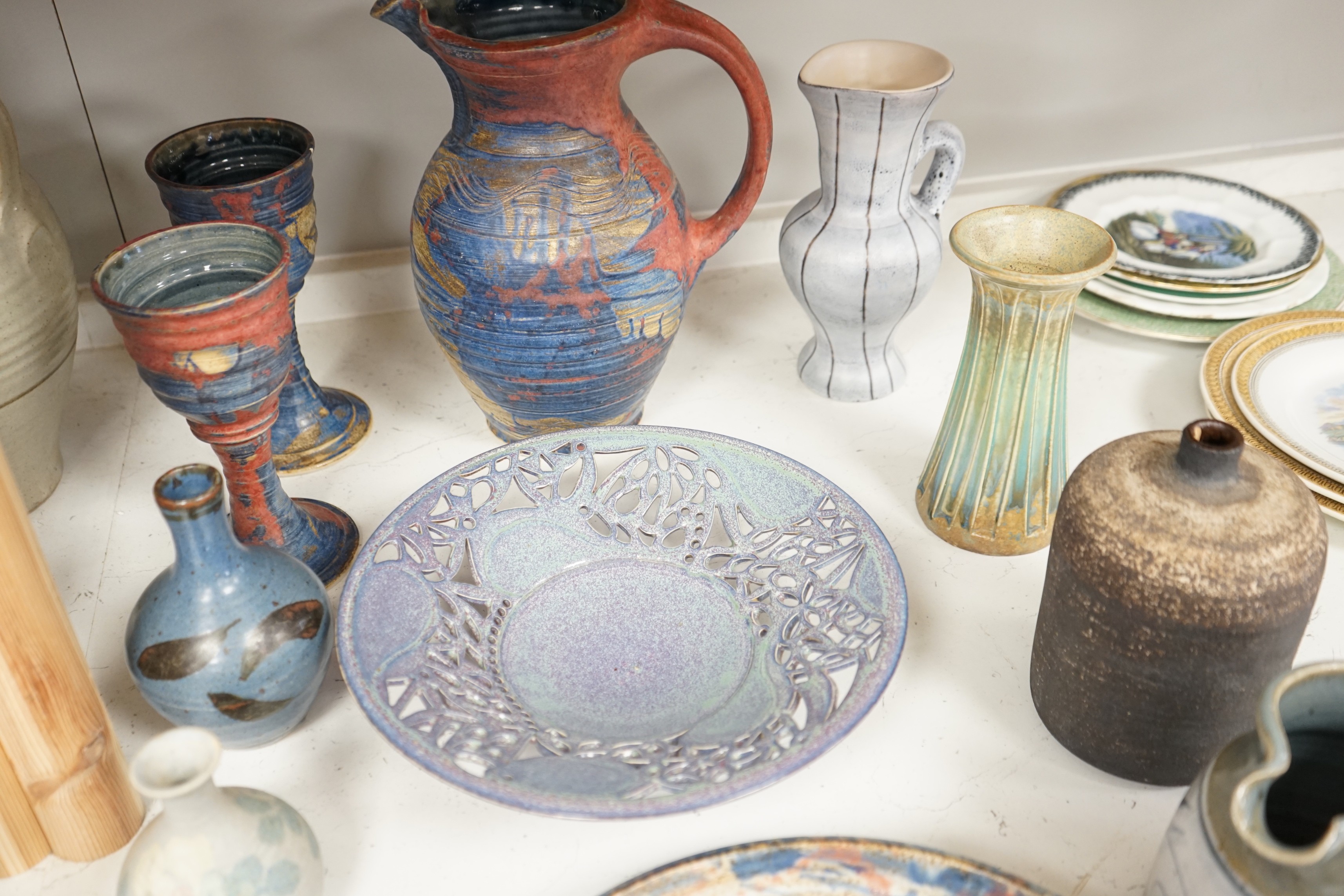 Nineteen pieces of contemporary ceramics, including Michael Kennedy, etc.